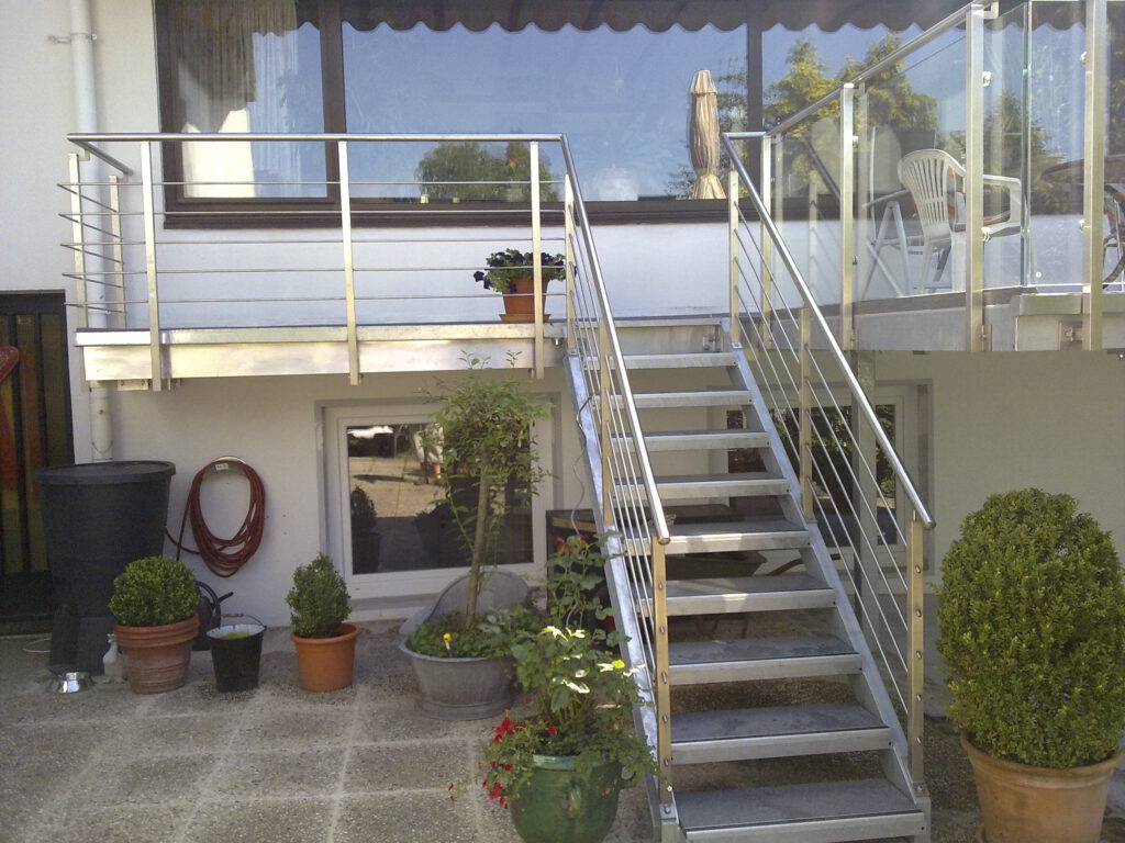 Balkone mit Treppen